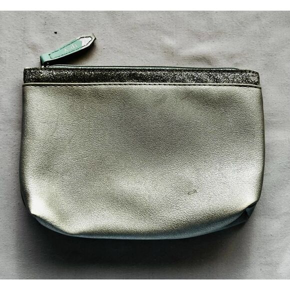 3 for $10 Ipsy December 2017 Silver with Glitter Trim‎ at the Top Glam Bag - Picture 1 of 3